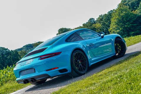 Porsche 911 CARRERA GTS 20