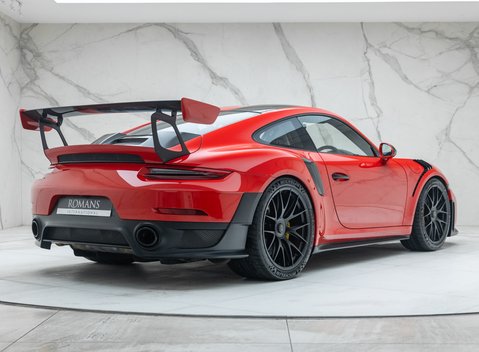 Porsche 911 GT2 RS Weissach (991) 6