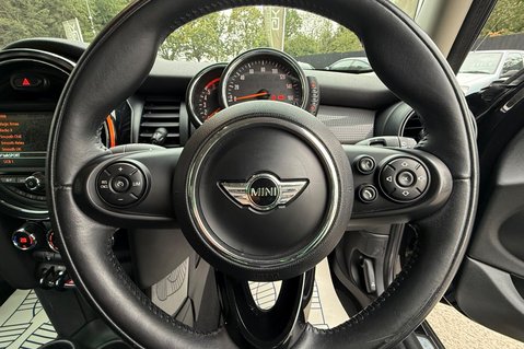 Mini Hatch COOPER D - £20 ROAD TAX - MEDIA XL -LED HEADLIGHTS -HIGH SPEC - NEW MOT 10