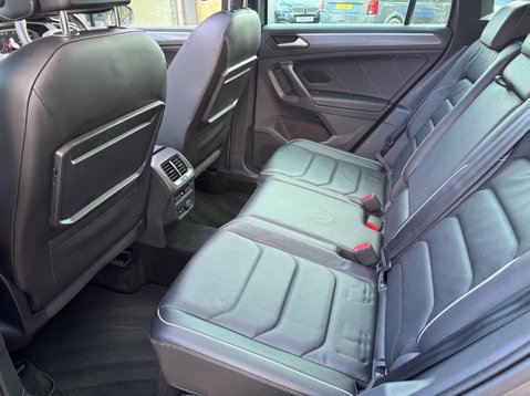 Volkswagen Tiguan R-LINE TECH TSI 4MOTION DSG 27