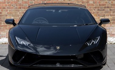 Lamborghini Huracan LP640-4 Performante 4