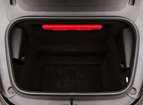 Porsche Cayman GT4 (718) 28