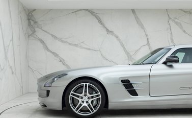 Mercedes-Benz SLS AMG 25