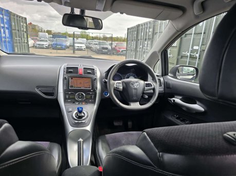 Toyota Auris 1.8 VVT-h T Spirit Hatchback 5dr Petrol Hybrid CVT Euro 5 (s/s) (136 ps) 16