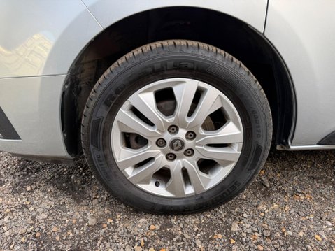 Renault Trafic 2.0 dCi Blue SL28 Sport L1 H1 Euro 6 (s/s) 5dr 17