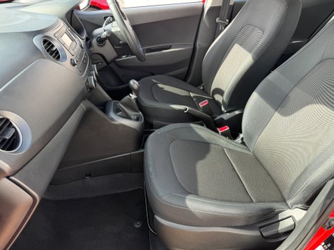 Hyundai i10 SE *ONLY 8,365 MILES* 23