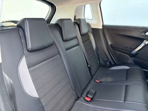 Peugeot 2008 1.6 2008 Allure e-HDi Semi-Auto 5dr 21