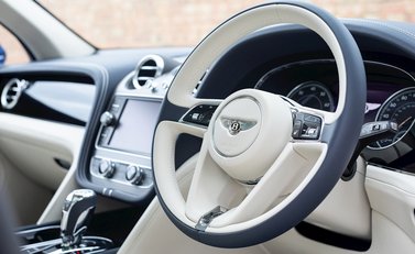 Bentley Bentayga V8 11