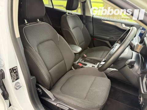 Ford Focus 1.0 Focus Titanium 5dr 25
