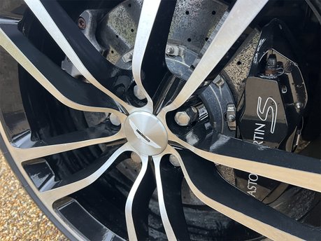 Aston Martin DBS V12 VOLANTE CARBON BLACK EDITION 46