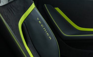 Lamborghini Huracan Tecnica 15