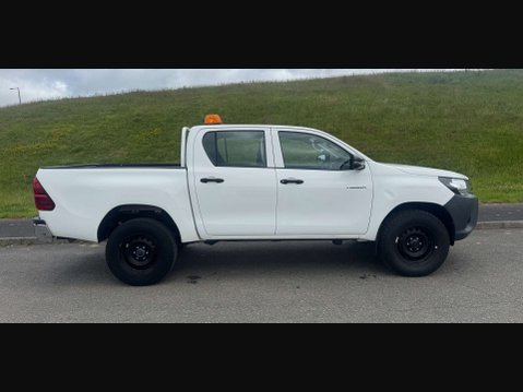 Toyota Hilux 2.4 HI-Luxury Active D-4D 4WD Double Cab 4WD 5dr 3