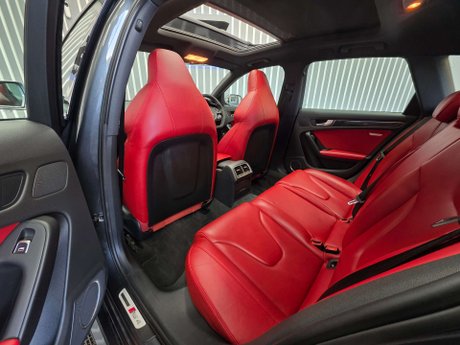 Audi RS4 4.2 FSI V8 Estate 5dr Petrol S Tronic quattro Euro 5 (450 ps) 26