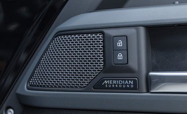 Land Rover Defender 110 D300 X 21