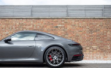 Porsche 911 Carrera 4S (992) 27