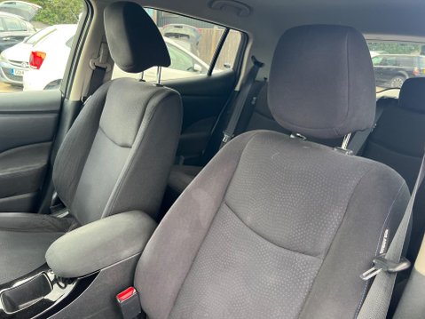 Nissan LEAF 30kWh Acenta Auto 5dr 19