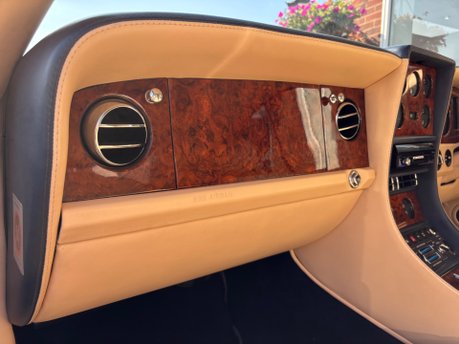 Bentley Azure 6.8 Convertible 2dr Petrol Automatic (422 g/km, 385 bhp) 13