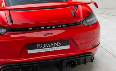 Porsche Cayman GT4 (718) 29