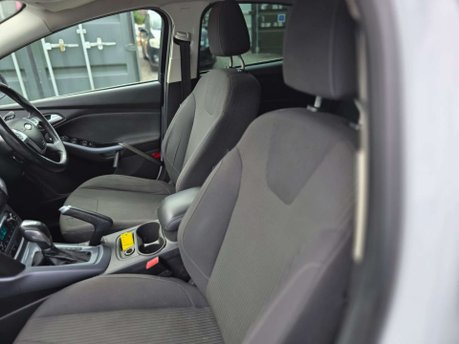 Ford Focus 1.6 Titanium Navigator Hatchback 5dr Petrol Powershift Euro 5 (125 ps) 30