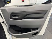 Vauxhall Vivaro 1.5 Vivaro 2900 Sportive S/S 32