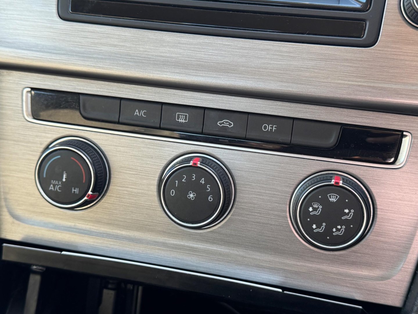 2014 Volkswagen Golf — image 21