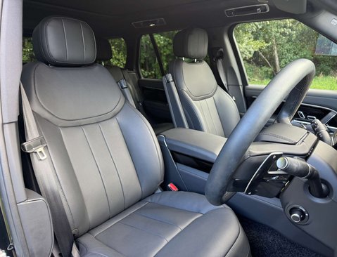 Land Rover Range Rover 3.0 Range Rover SE D MHEV Auto 4WD 5dr 36