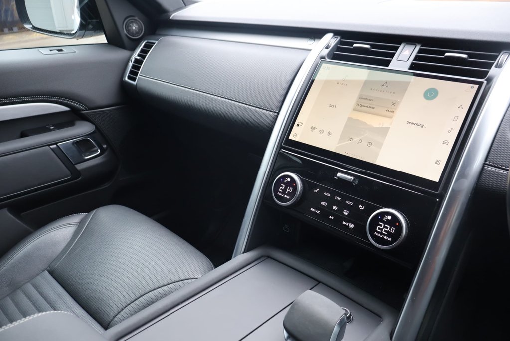 Land Rover Discovery R-DYNAMIC SE MHEV In RARE PEARL WHITE BLACK ROOF AND REAR SEATS  LOW MILES  22