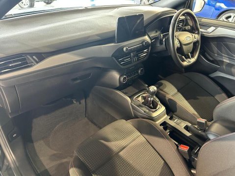 Ford Focus 1.0T EcoBoost ST-Line Style Euro 6 (s/s) 5dr 27