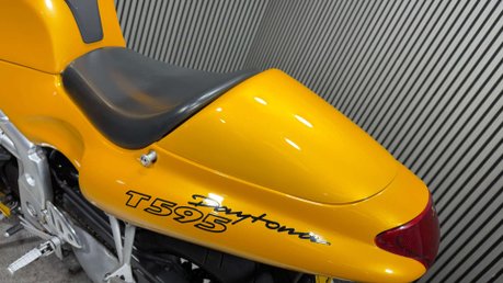 Triumph Daytona 1997 ONLY 27K RUNNING PROJECT BIKE SPARES OR REPAIR 12