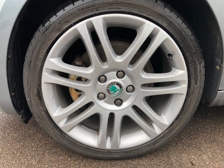 Skoda Superb ELEGANCE 2.0TDI 5dr CR DSG 4X4 Automatic 32