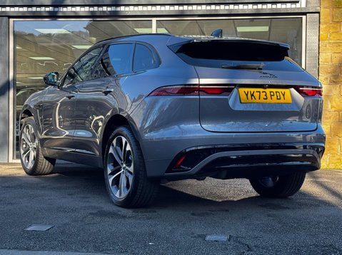 Jaguar F-Pace R-DYNAMIC HSE BLACK 35