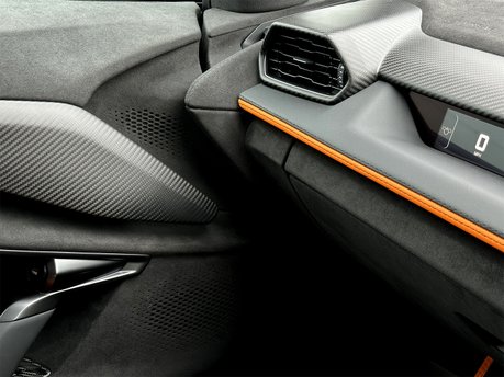 Lamborghini Revuelto V12 69