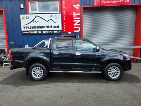 Toyota Hilux INVINCIBLE 4X4 D-4D DCB Auto 4