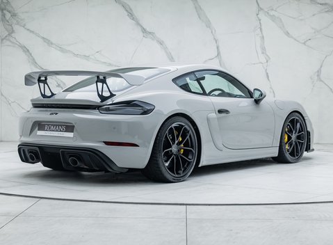 Porsche Cayman GT4 718 6