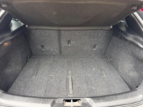 Volvo V40 1.5 T2 R-Design Edition Auto Euro 6 (s/s) 5dr 35