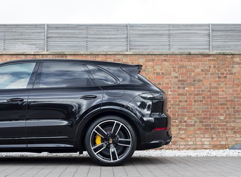 Porsche Cayenne Turbo S E-Hybrid 38