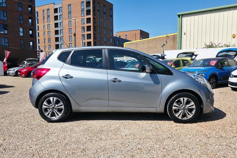 Kia Venga 3.. AUTOMATIC.. 1 PREVIOUS KEEPER.. 7 MAIN DEALER SERVICES.. STUNNING 8