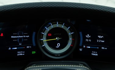 Porsche 911 GT3 TOURING (992) 18