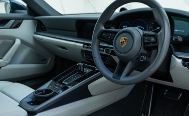 Porsche 911 Carrera S (992) 10