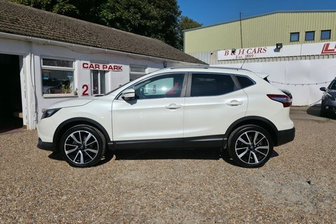 Nissan Qashqai DCI TEKNA.. 8 SERVICES.. 1 PREVIOUS KEEPER.. £20 ROAD TAX.. 70MPG..STUNNING 4