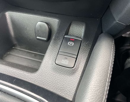 Nissan Qashqai 1.3 Qashqai N-Motion DiG-T 5dr 43