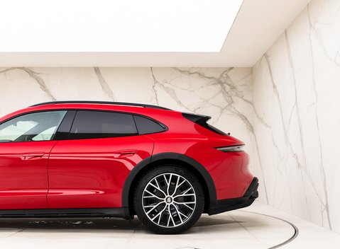 Porsche Taycan Turbo Cross Turismo 32