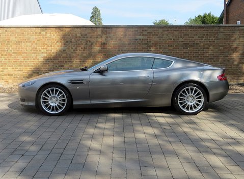 Aston Martin DB9 3