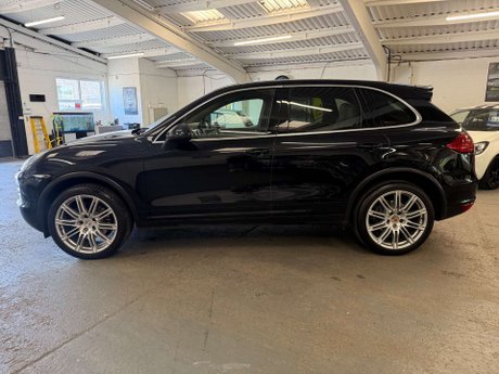 Porsche Cayenne 3.0 TD V6 SUV 5dr Diesel Tiptronic 4WD Euro 5 (s/s) (240 ps) 5