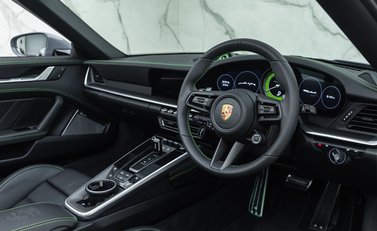 Porsche 911 Turbo S CABRIOLET (992) 11