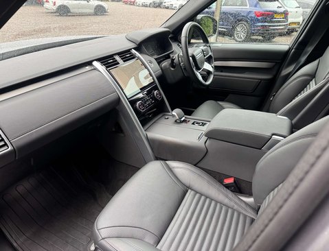 Land Rover Discovery 3.0 Discovery Dynamic HSE D MHEV Automatic 4WD 5dr 31