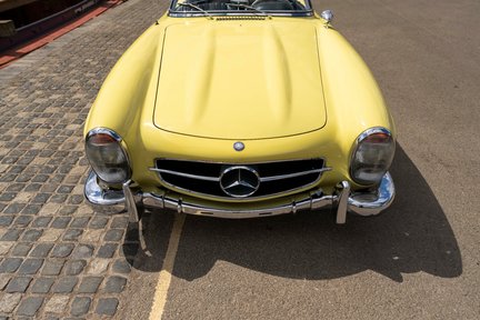 Mercedes-Benz SL Series 300SL Roadster 10