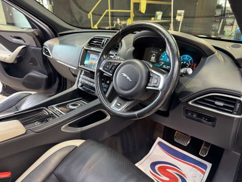 Jaguar F-Pace 3.0 F-PACE V6 S AWD D Auto 4WD 5dr 3