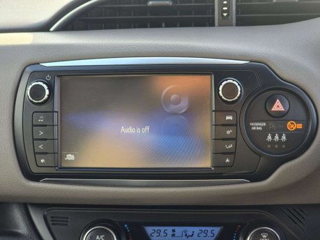 Toyota Yaris 1.5 VVT-h Design Hatchback 5dr Petrol Hybrid E-CVT Euro 6 (101 ps) 31