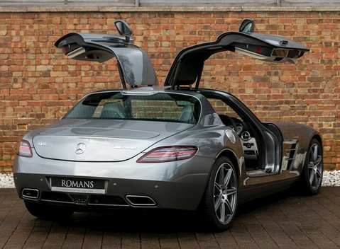Mercedes-Benz SLS AMG 8